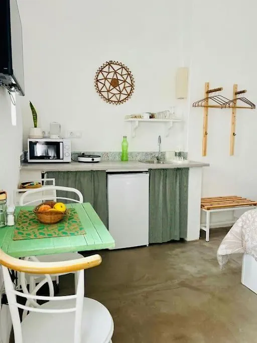 Casa Kira Camarote, Macher Tías España