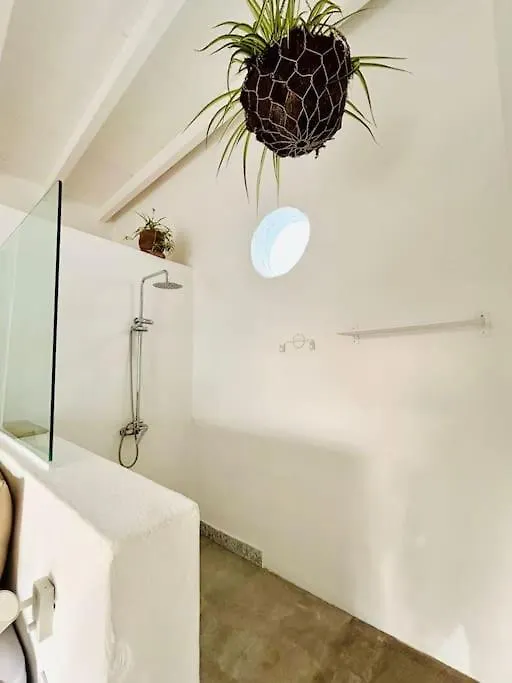 Casa Kira Camarote, Macher Tías